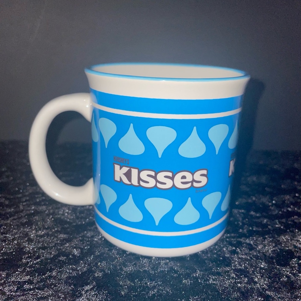 Hershey’s Kisses 12 oz.Ceramic Coffee Mug / Cup Blue White Chocolate Candy